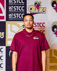 Nayvin Perez headshot