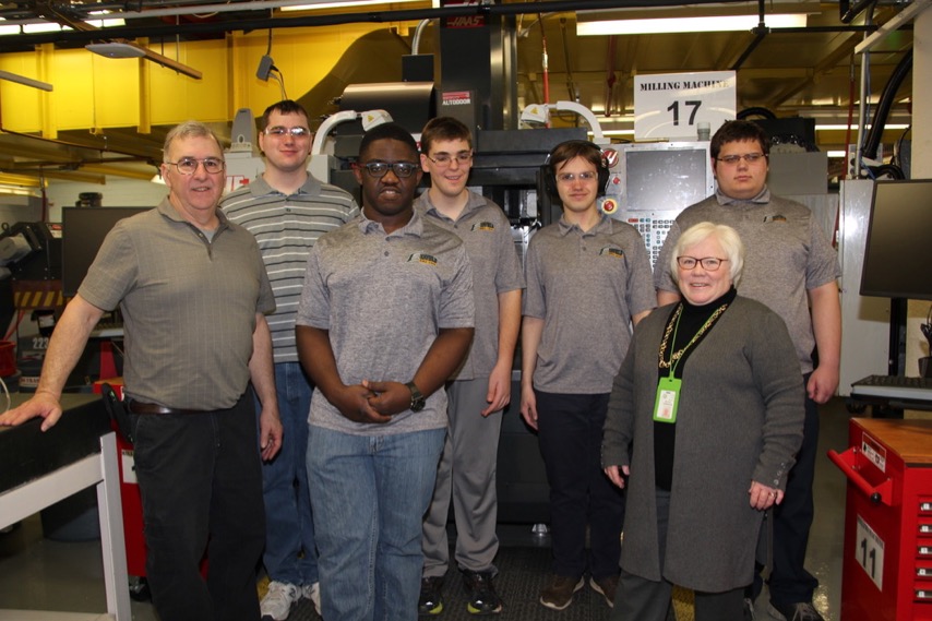ETLA students in MET lab