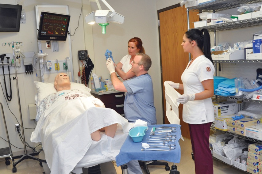 Nursing students with patient simulator