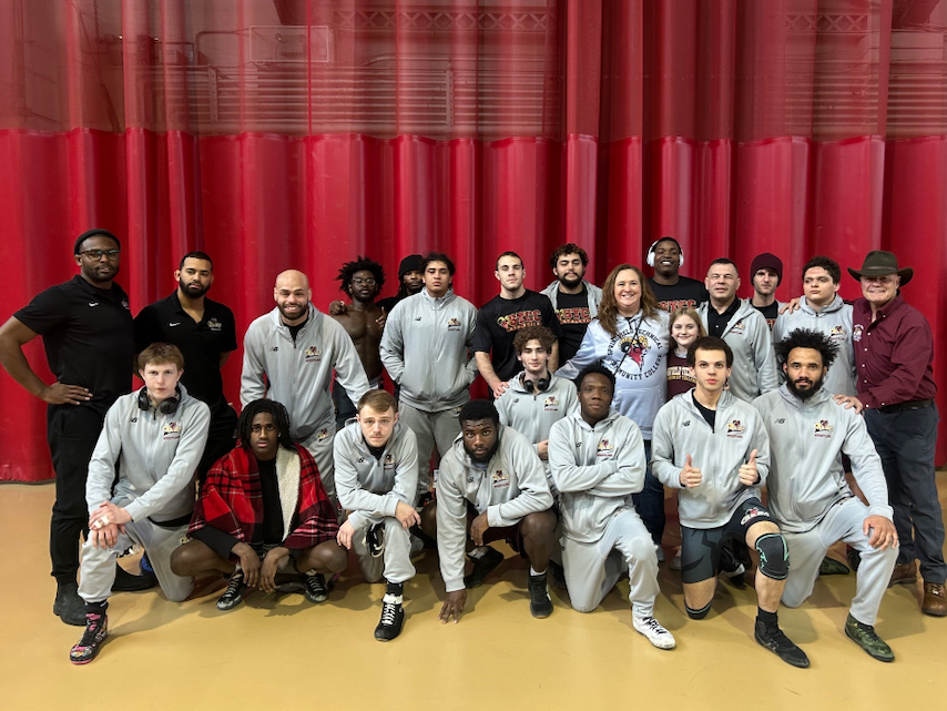 Wrestling team gathers with Darcey Kemp