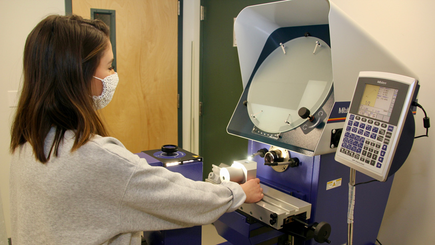 MET Student using Magnification Horizontal Projection Lens Set